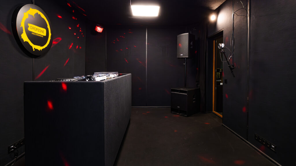 Dropzone Studio · P1458478