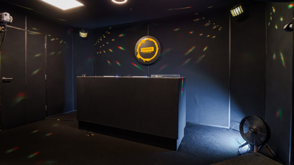 Dropzone Studio · P1458428